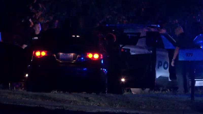 FFive suspects are under arrest after Cincinnati police say they shot at undercover officers...
