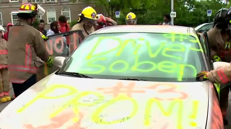 Prom Death Students take part in prom night crash demonstration