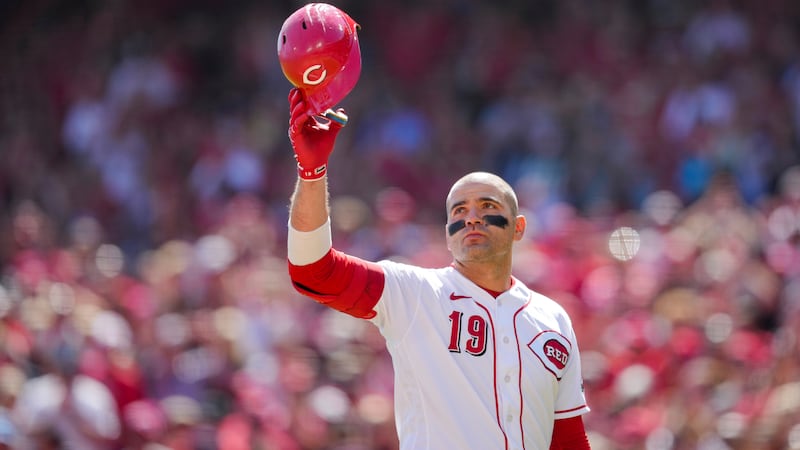 Cincinnati Reds' Joey Votto acknowledges the crowd as he stands at home plate during the...