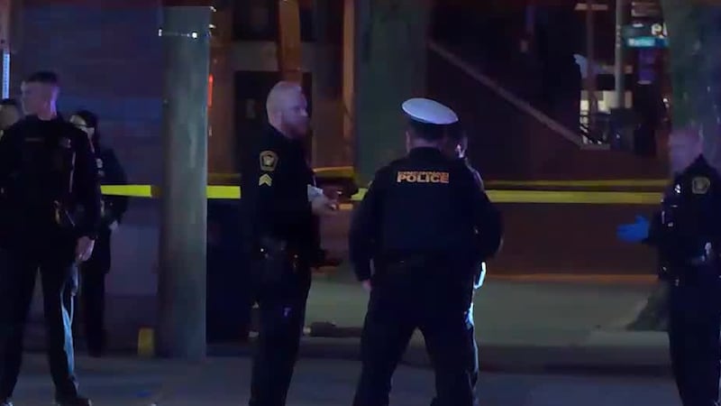 Cincinnati police searching for suspect in stabbing of 16-year-old boy